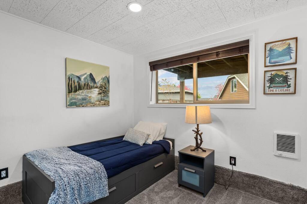 Pacific Nw Gem W/Hot-Tub 15 Minutes Airport. Apartment Обърн Екстериор снимка