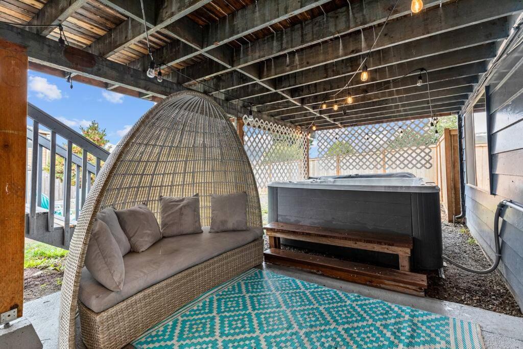 Pacific Nw Gem W/Hot-Tub 15 Minutes Airport. Apartment Обърн Екстериор снимка