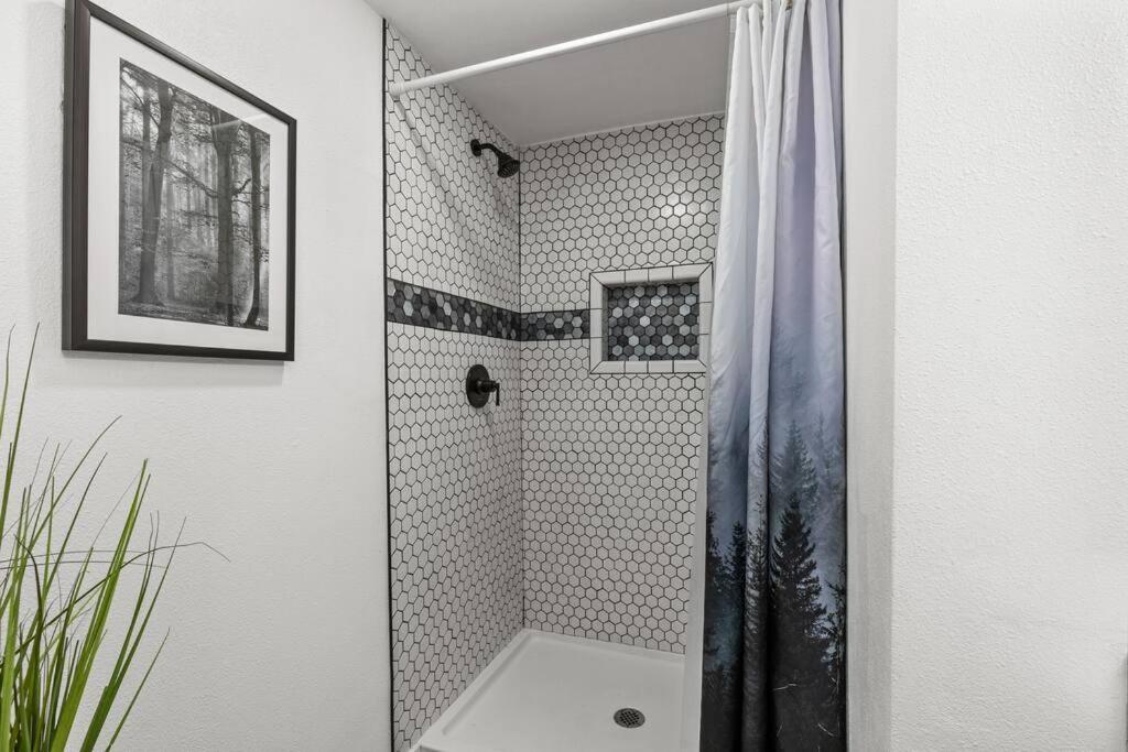 Pacific Nw Gem W/Hot-Tub 15 Minutes Airport. Apartment Обърн Екстериор снимка