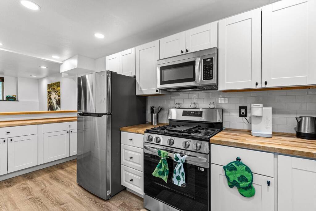 Pacific Nw Gem W/Hot-Tub 15 Minutes Airport. Apartment Обърн Екстериор снимка