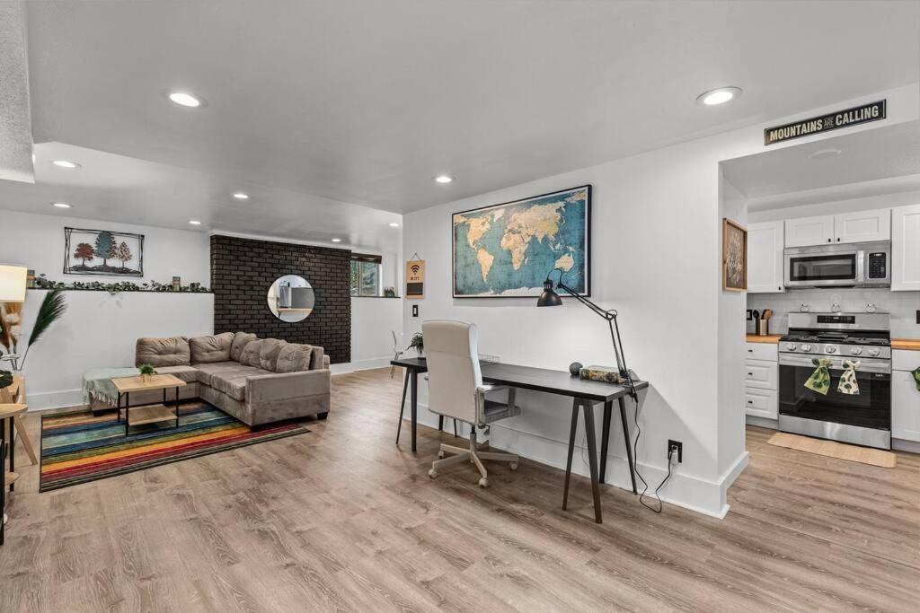 Pacific Nw Gem W/Hot-Tub 15 Minutes Airport. Apartment Обърн Екстериор снимка