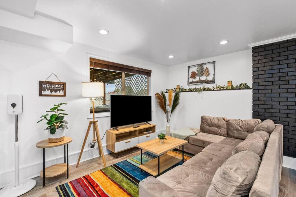 Pacific Nw Gem W/Hot-Tub 15 Minutes Airport. Apartment Обърн Екстериор снимка