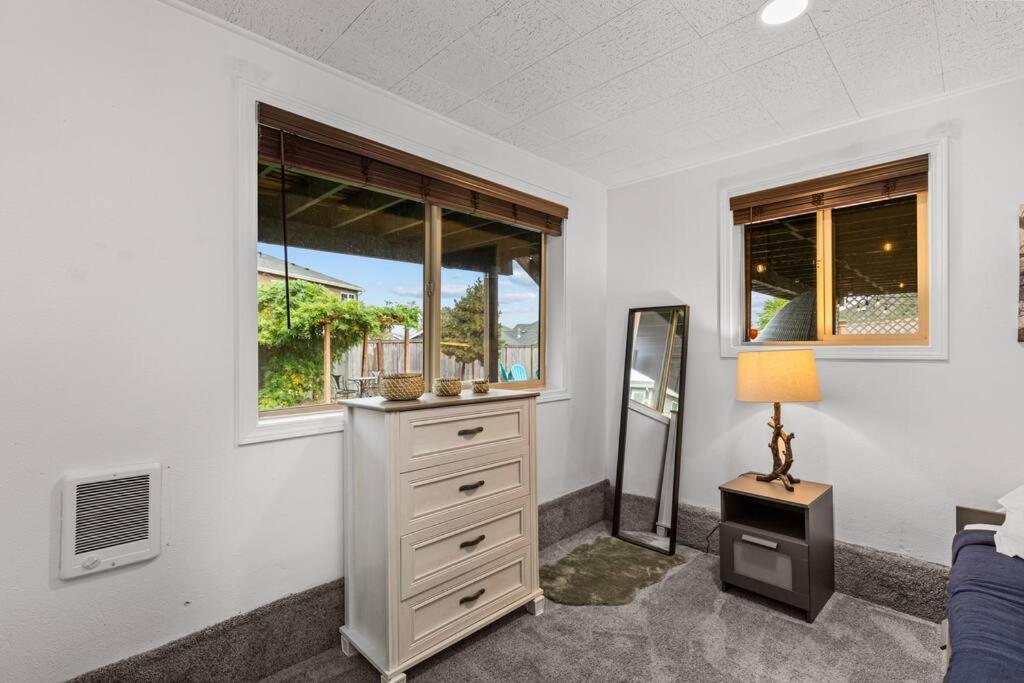 Pacific Nw Gem W/Hot-Tub 15 Minutes Airport. Apartment Обърн Екстериор снимка